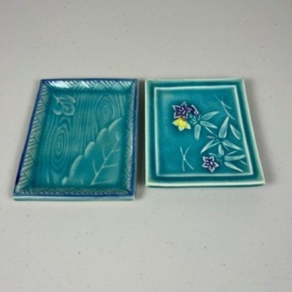 Kotobuki Japan Turquoise Crackle Glaze Ceramic Appetizer Plates‎ Set of 2 Floral